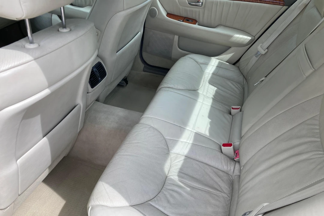 2006 Lexus LS 3rd Gen - Image 24 of 31
