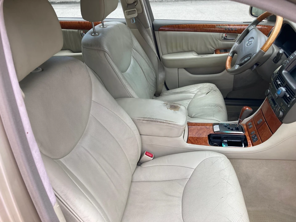 2006 Lexus LS 3rd Gen - Image 29 of 31