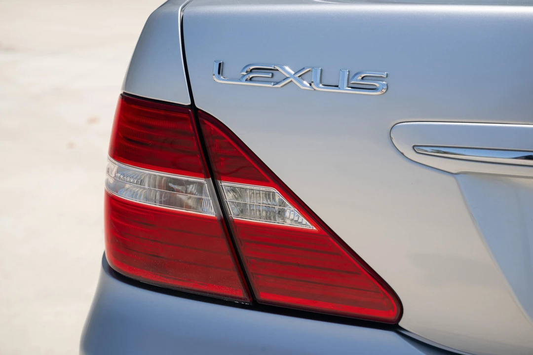 2006 Lexus LS 3rd Gen - Image 27 of 31