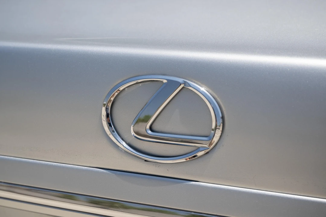 2006 Lexus LS 3rd Gen - Image 29 of 31