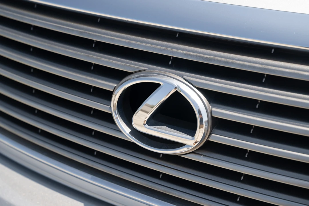 2006 Lexus LS 3rd Gen - Image 18 of 31