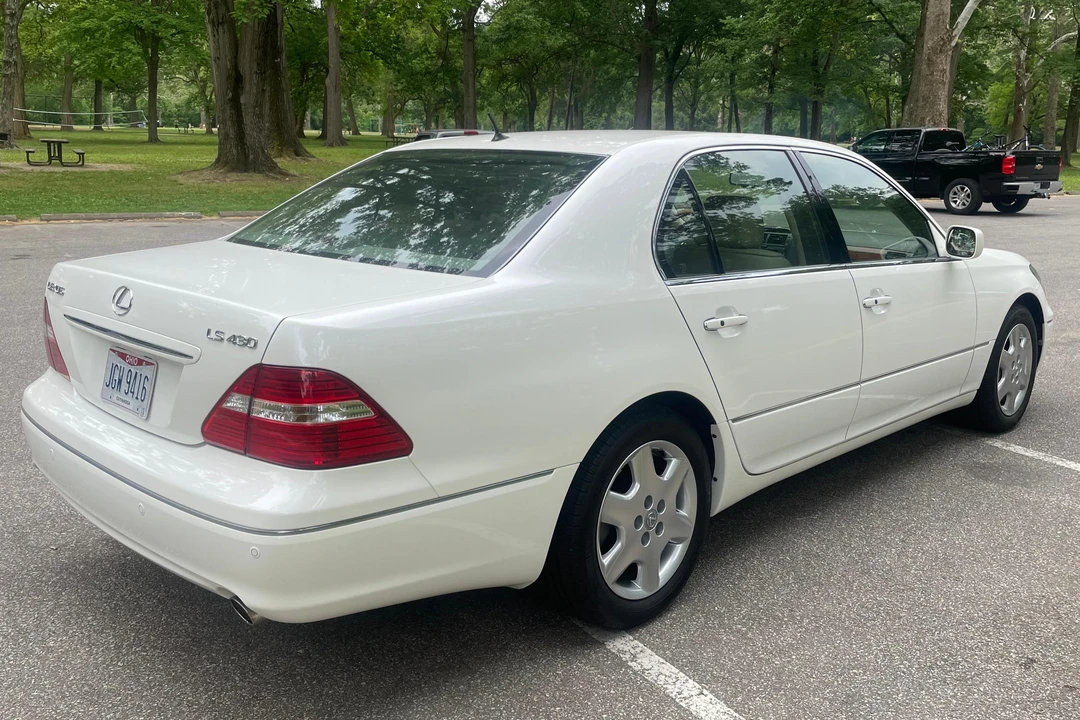 2006 Lexus LS 3rd Gen - Image 9 of 31