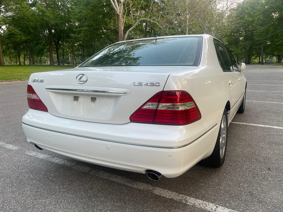 2006 Lexus LS 3rd Gen - Image 10 of 31