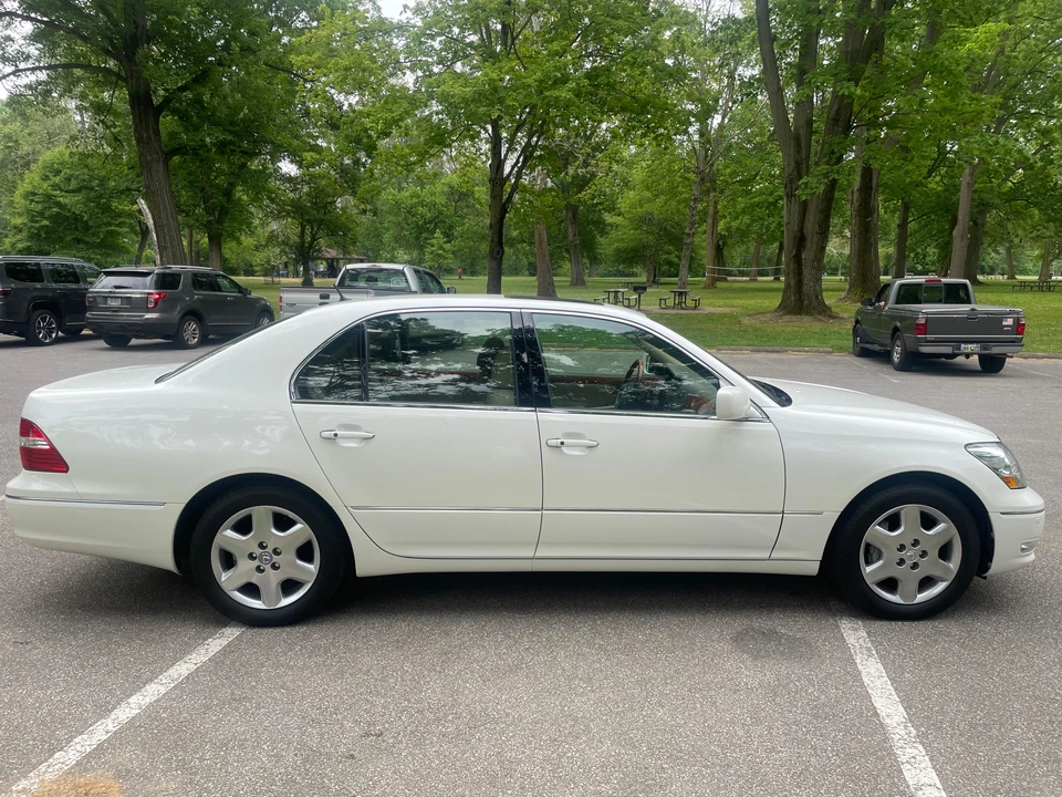 2006 Lexus LS 3rd Gen - Image 8 of 31
