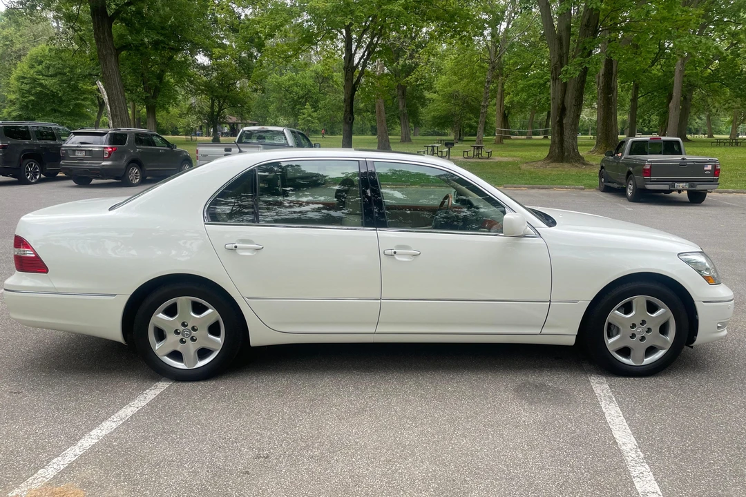 2006 Lexus LS 3rd Gen - Image 3 of 31