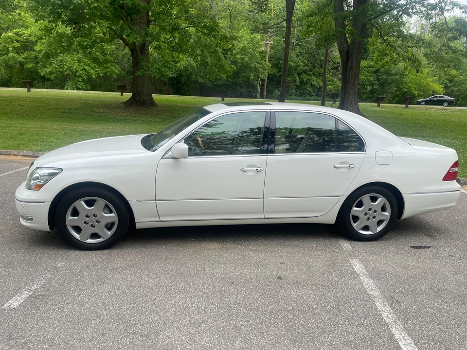 2006 Lexus LS 3rd Gen - Image 12 of 31