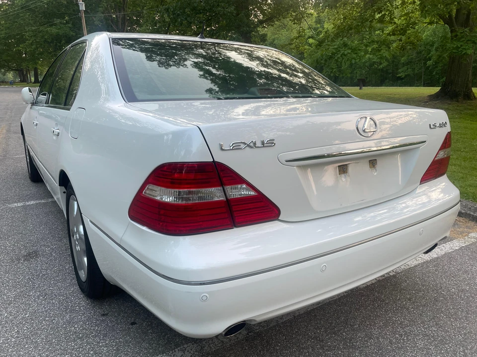 2006 Lexus LS 3rd Gen - Image 11 of 31