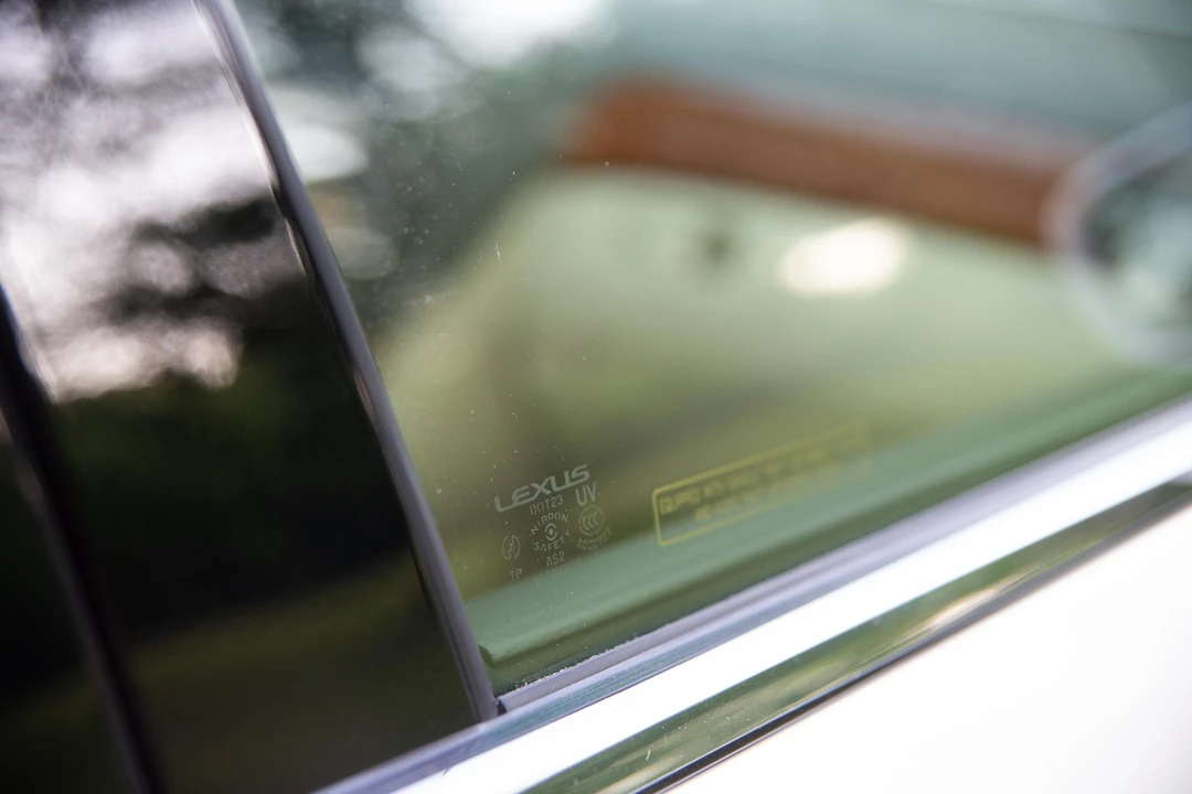 2006 Lexus LS 3rd Gen - Image 25 of 31