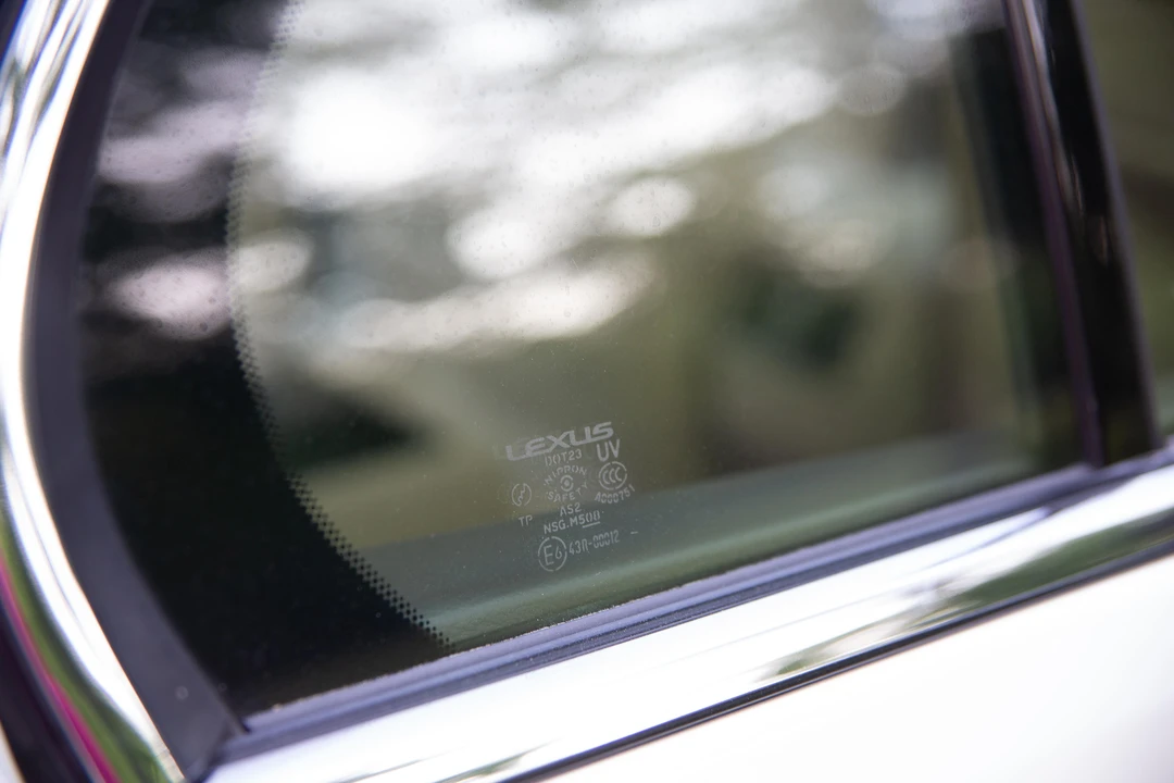 2006 Lexus LS 3rd Gen - Image 24 of 31