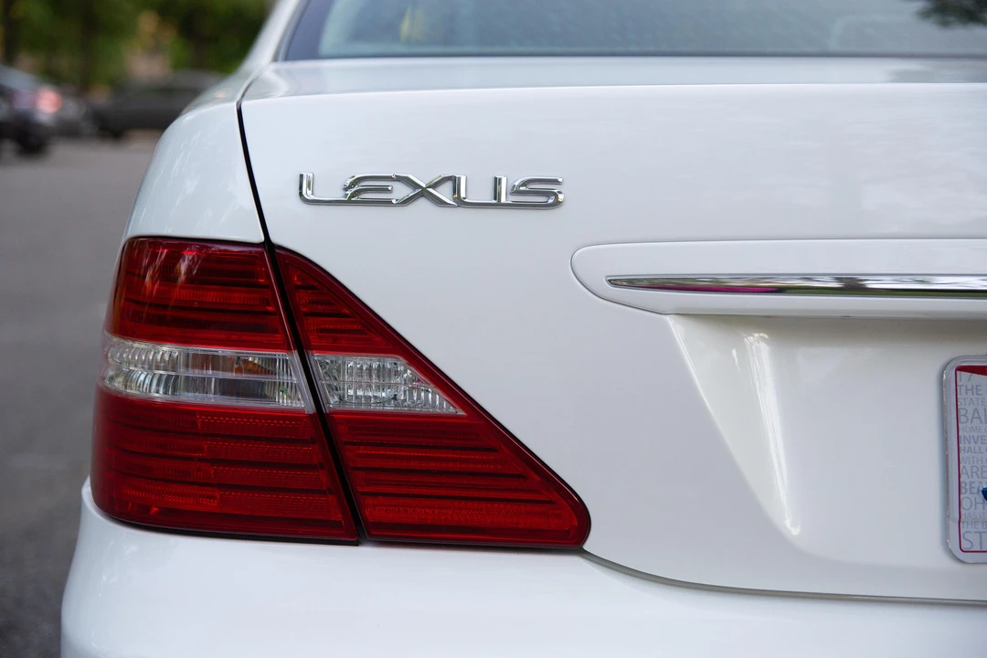 2006 Lexus LS 3rd Gen - Image 21 of 31