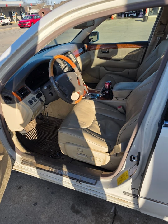 2006 Lexus LS 3rd Gen - Image 9 of 19