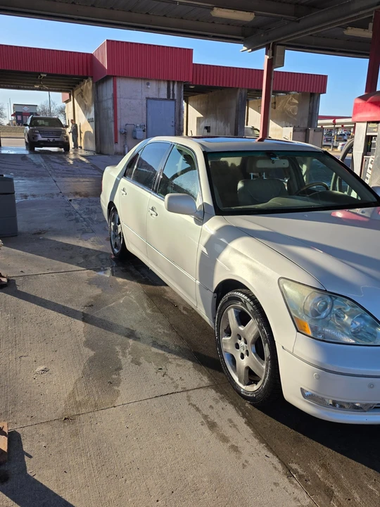 2006 Lexus LS 3rd Gen - Image 2 of 19