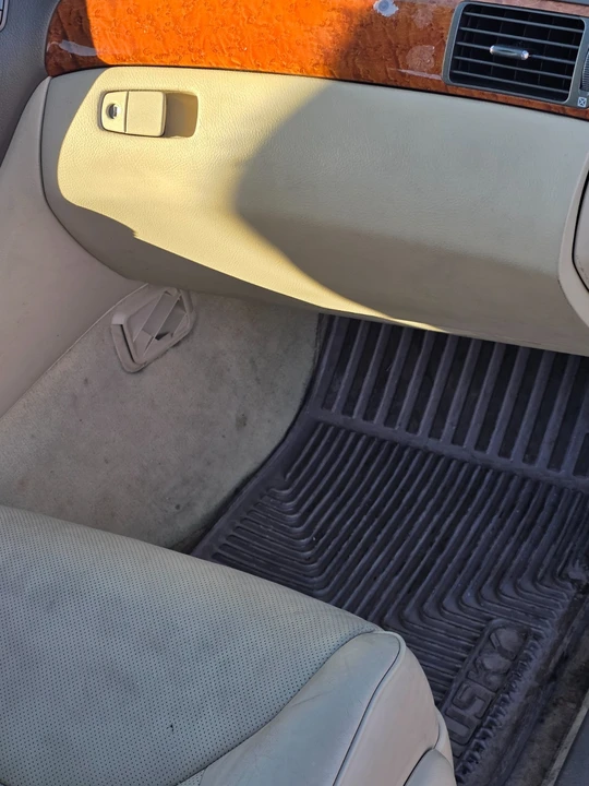 2006 Lexus LS 3rd Gen - Image 18 of 19