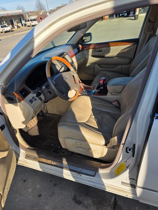 2006 Lexus LS 3rd Gen - Image 11 of 19