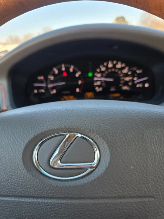 2006 Lexus LS 3rd Gen - Image 13 of 19