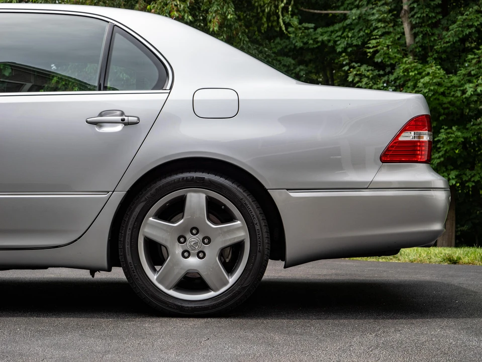 2006 Lexus LS 3rd Gen - Image 17 of 31