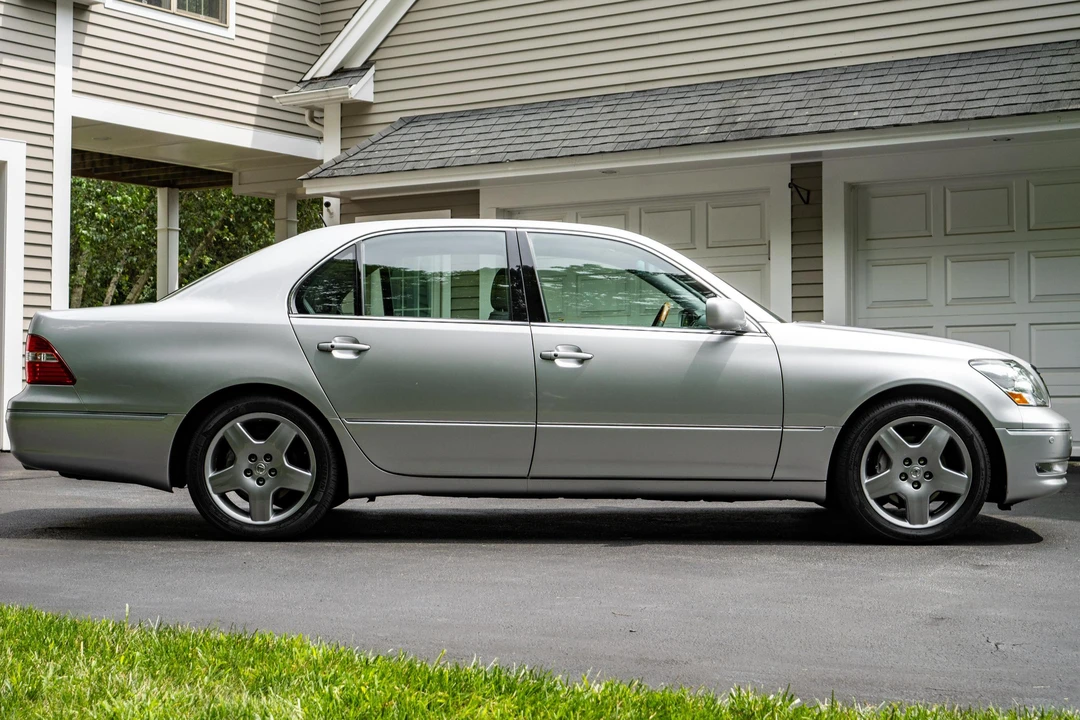 2006 Lexus LS 3rd Gen - Image 3 of 31