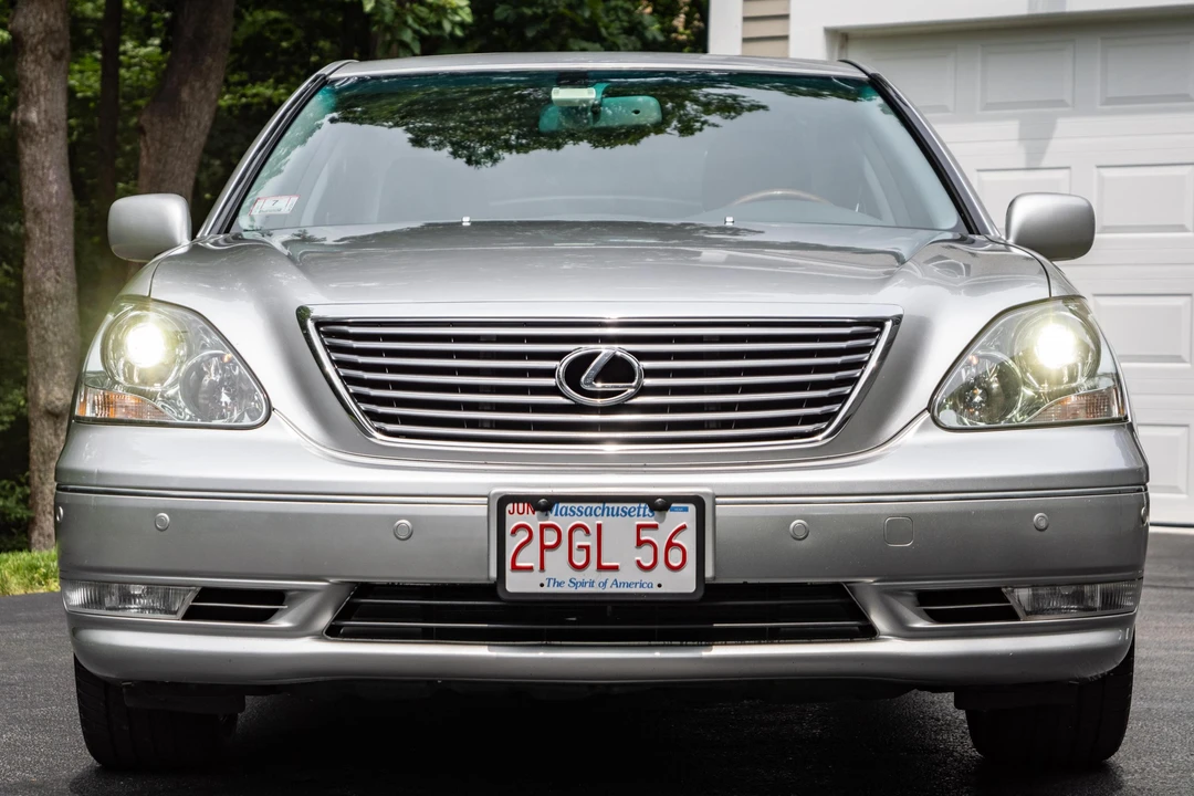 2006 Lexus LS 3rd Gen - Image 2 of 31
