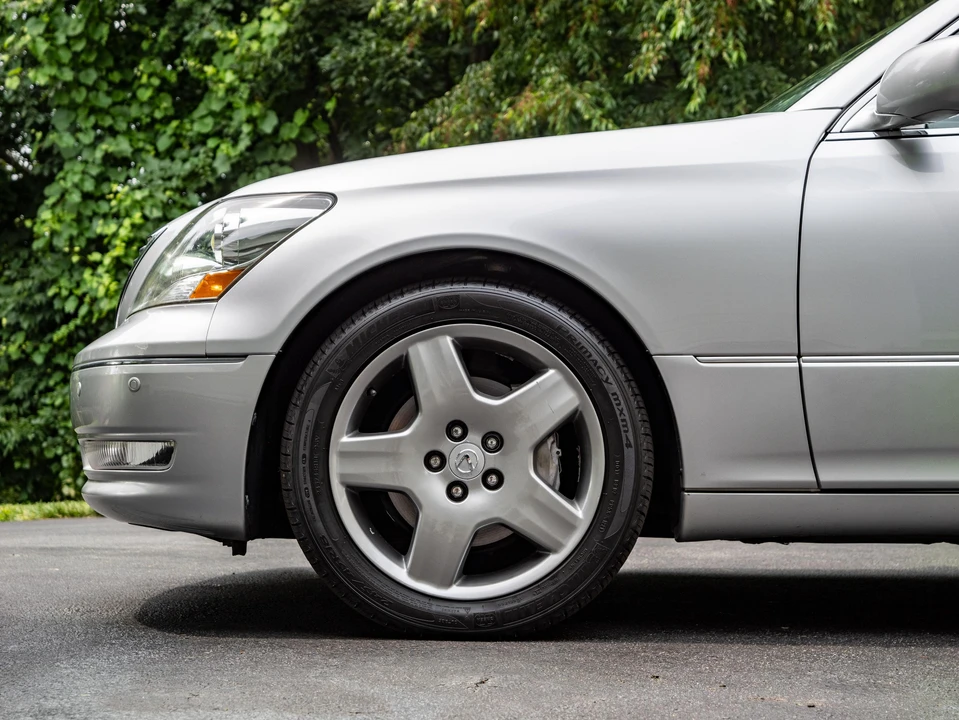 2006 Lexus LS 3rd Gen - Image 16 of 31