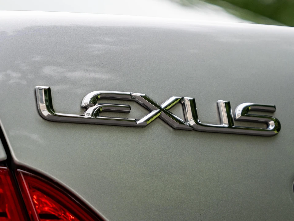 2006 Lexus LS 3rd Gen - Image 29 of 31