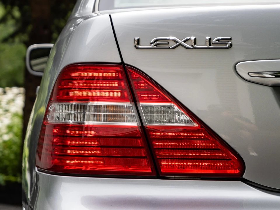 2006 Lexus LS 3rd Gen - Image 28 of 31