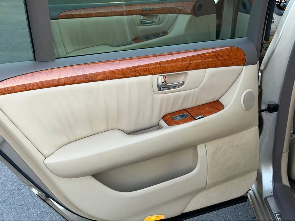 2006 Lexus LS 3rd Gen - Image 9 of 20