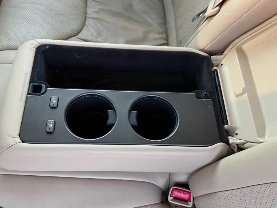 2006 Lexus LS 3rd Gen - Image 11 of 20