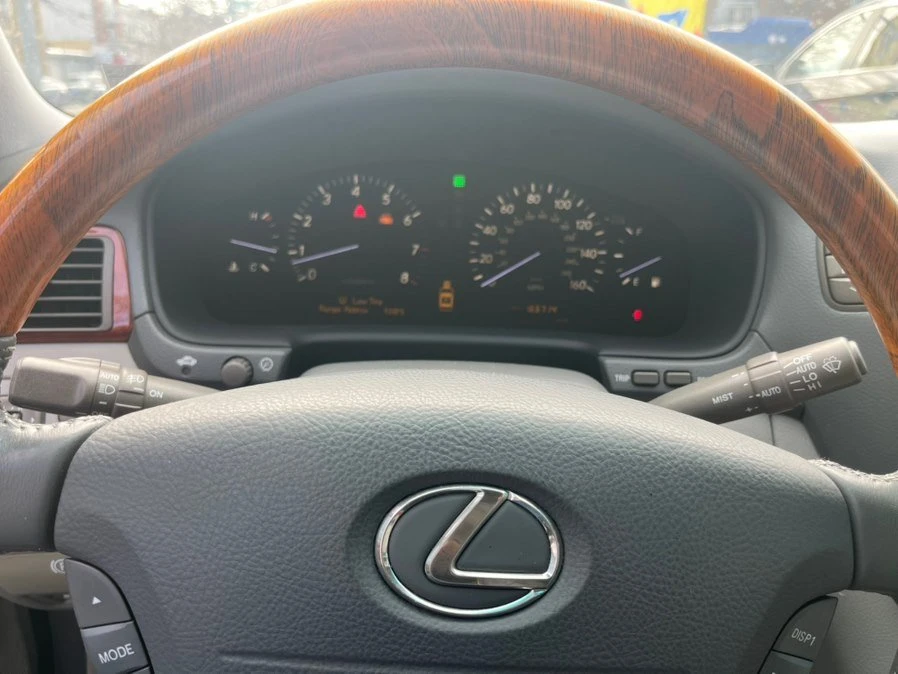 2006 Lexus LS 3rd Gen - Image 11 of 12