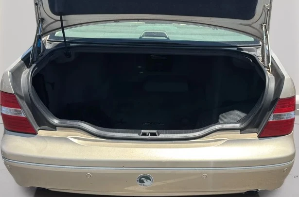 2006 Lexus LS 3rd Gen - Image 12 of 12