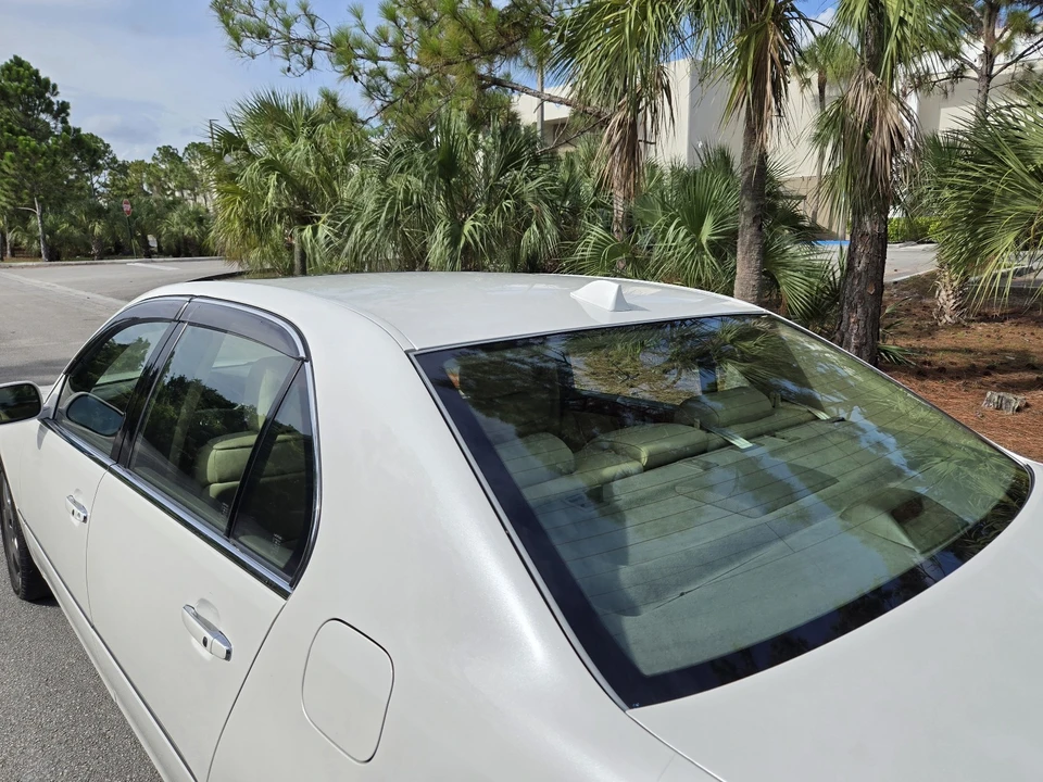 2006 Lexus LS 3rd Gen - Image 16 of 31