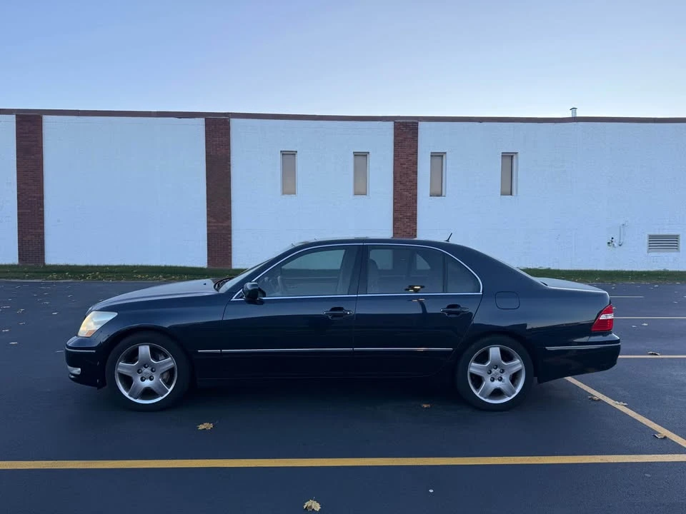 2006 Lexus LS 3rd Gen - Image 2 of 10