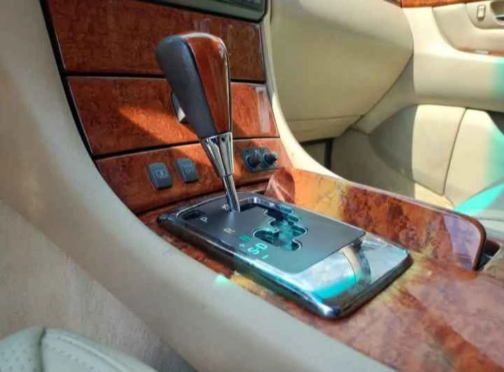2006 Lexus LS 3rd Gen - Image 13 of 17