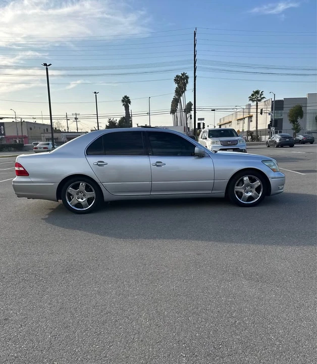 2006 Lexus LS 3rd Gen - Image 5 of 12
