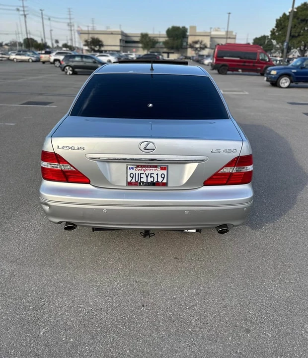 2006 Lexus LS 3rd Gen - Image 3 of 12