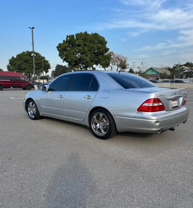 2006 Lexus LS 3rd Gen - Image 2 of 12