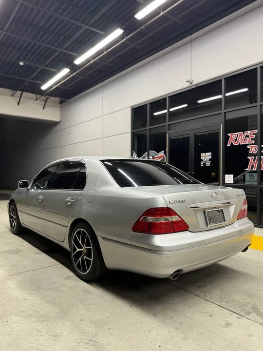 2006 Lexus LS 3rd Gen - Image 7 of 17