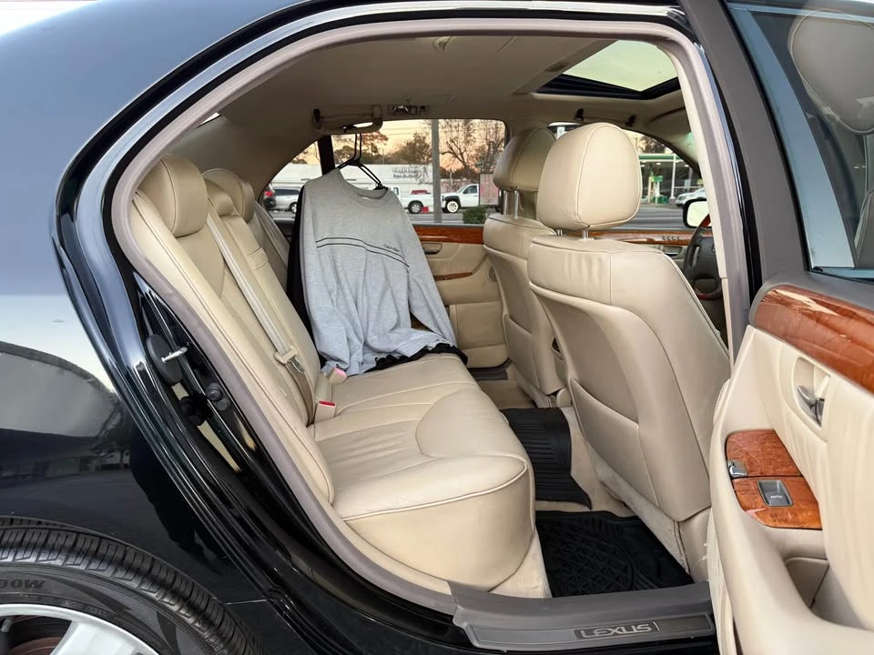 2006 Lexus LS 3rd Gen - Image 16 of 20