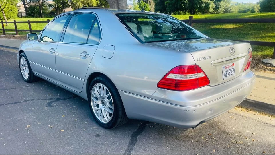 2006 Lexus LS 3rd Gen - Image 2 of 9
