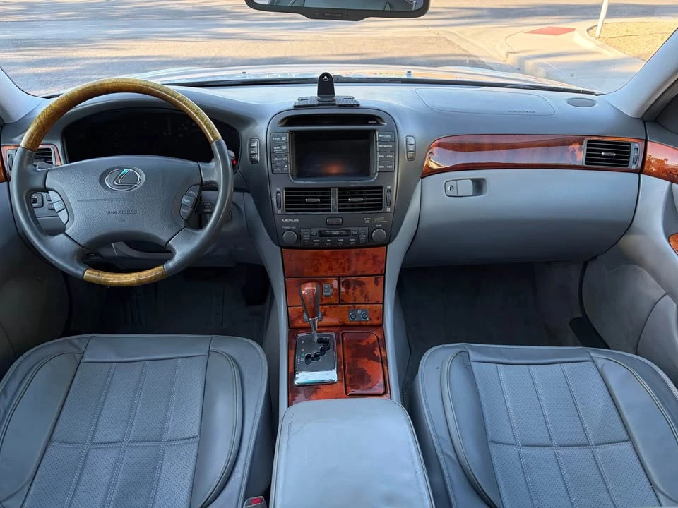 2006 Lexus LS 3rd Gen - Image 9 of 18