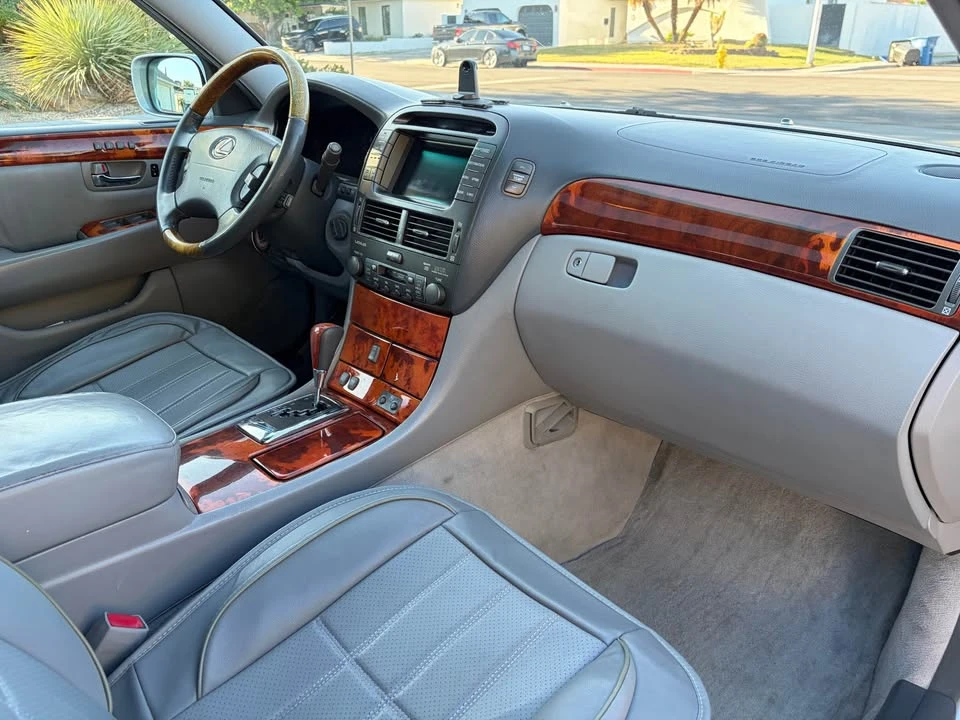 2006 Lexus LS 3rd Gen - Image 11 of 18