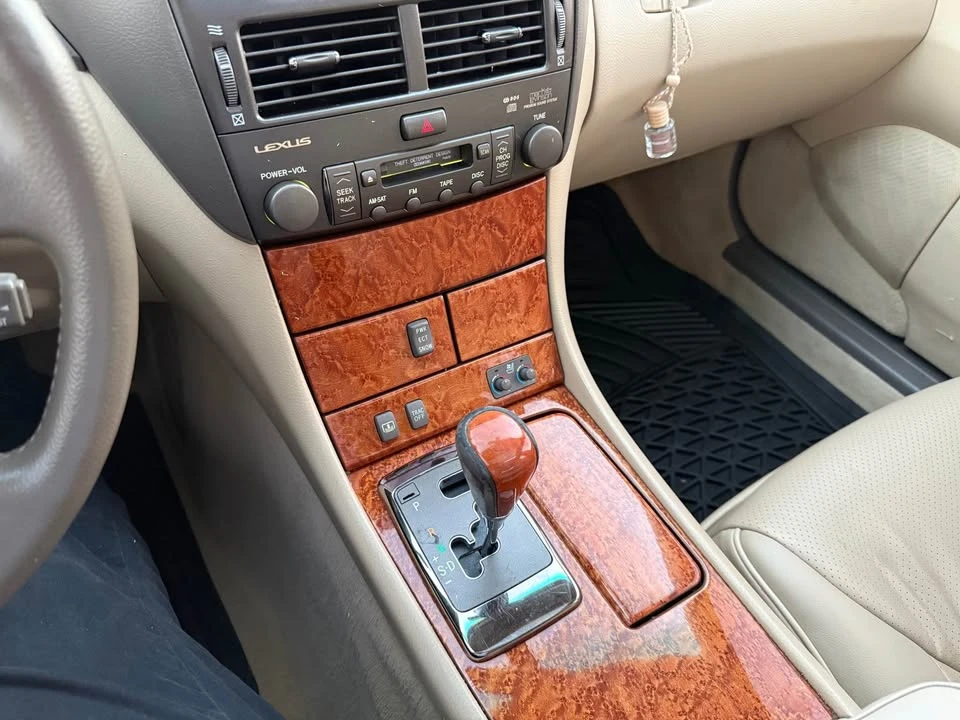 2006 Lexus LS 3rd Gen - Image 13 of 20
