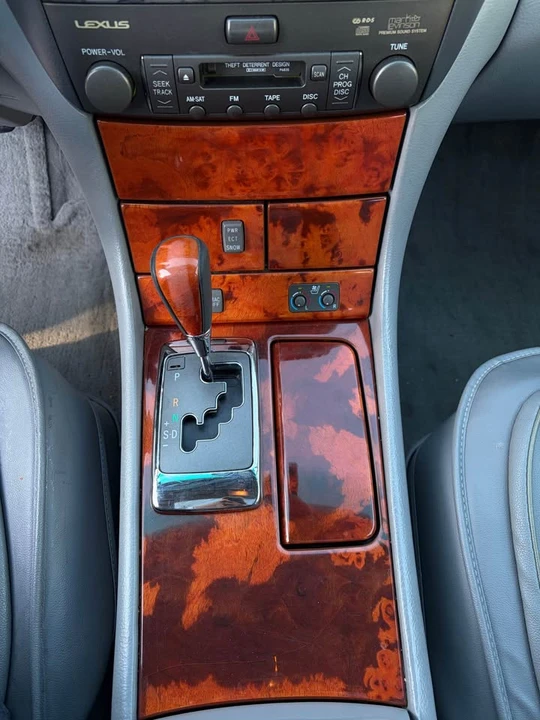 2006 Lexus LS 3rd Gen - Image 14 of 18