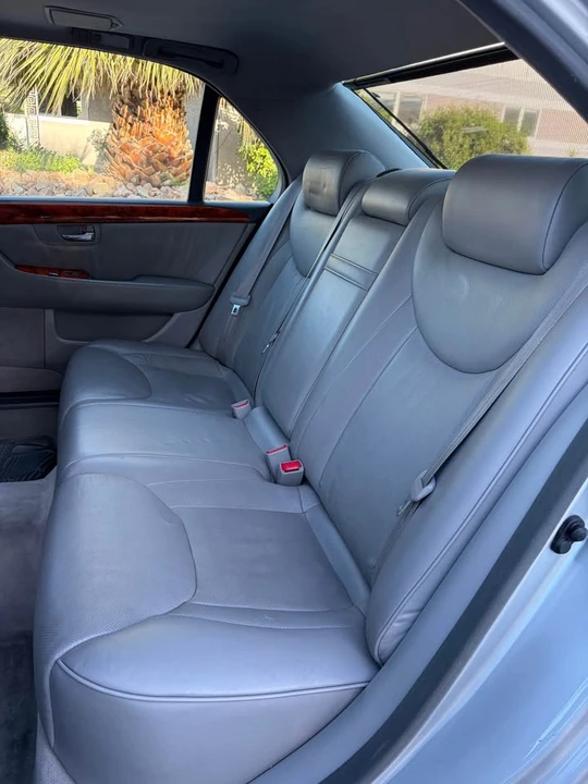 2006 Lexus LS 3rd Gen - Image 13 of 18