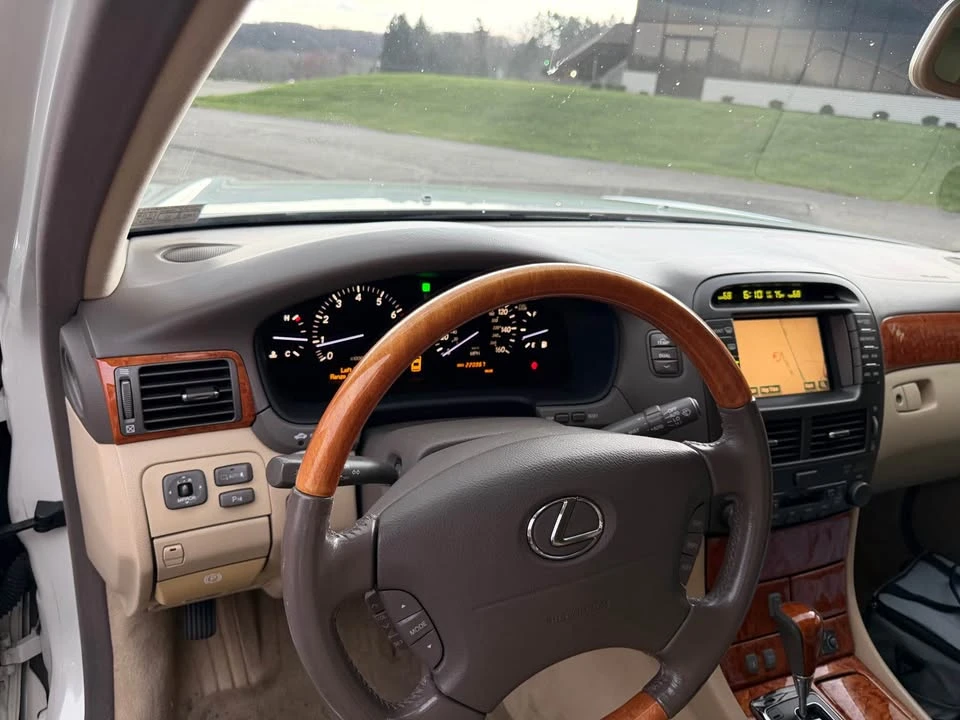 2006 Lexus LS 3rd Gen - Image 13 of 15