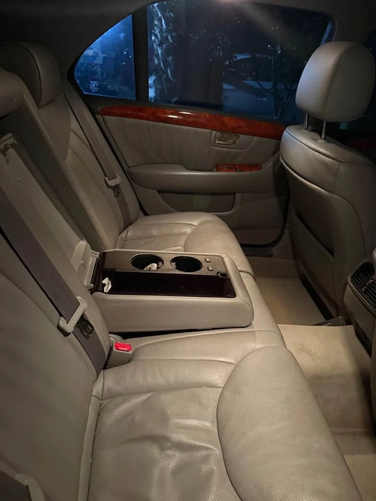 2006 Lexus LS 3rd Gen - Image 12 of 14