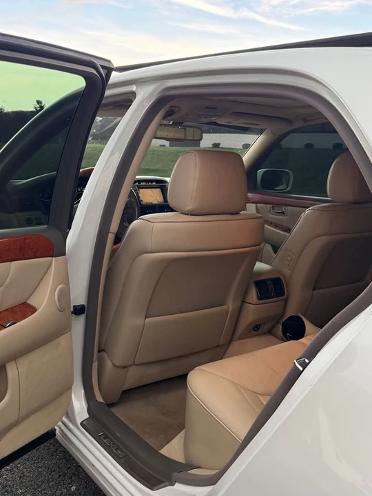 2006 Lexus LS 3rd Gen - Image 9 of 15