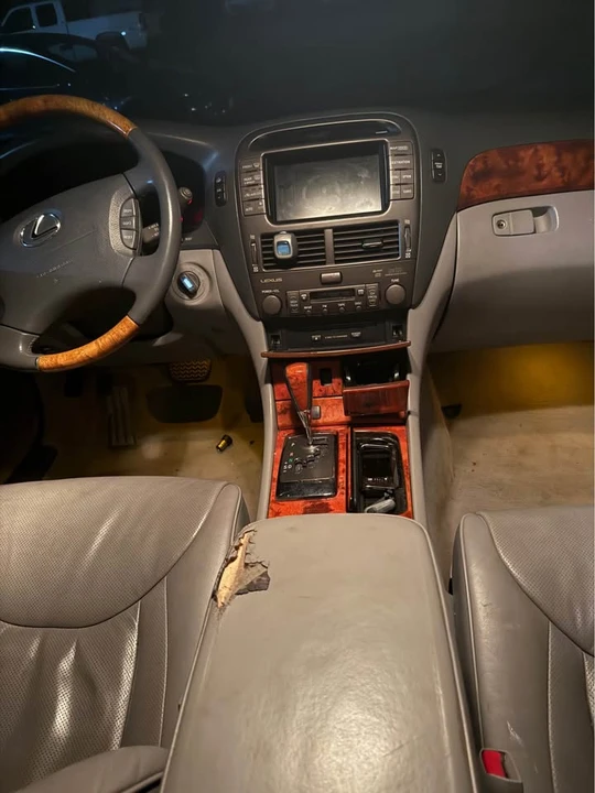 2006 Lexus LS 3rd Gen - Image 11 of 14