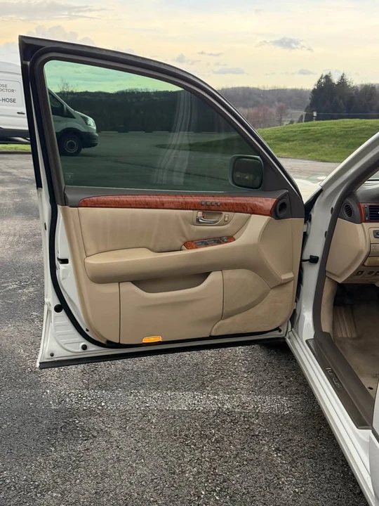 2006 Lexus LS 3rd Gen - Image 6 of 15