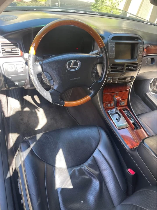 2006 Lexus LS 3rd Gen - Image 11 of 14
