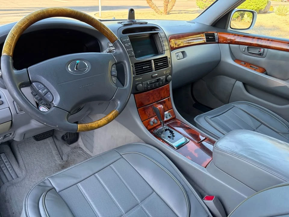 2006 Lexus LS 3rd Gen - Image 11 of 18